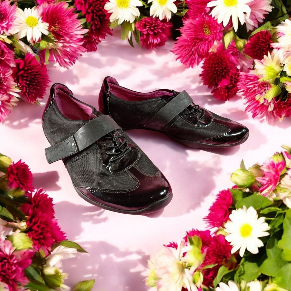Black Leather Flats with Decorative Buckle